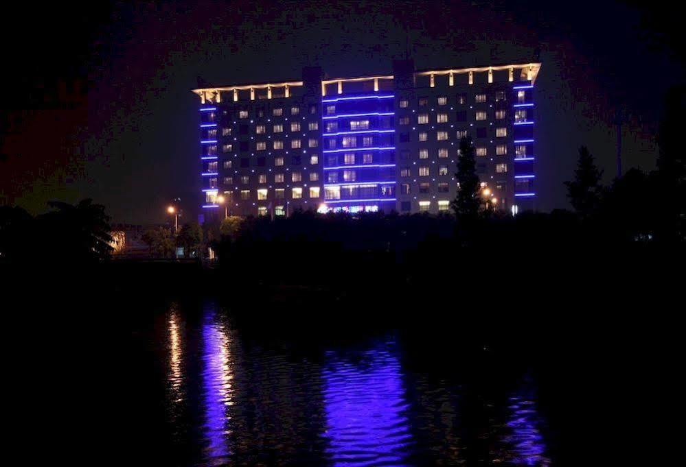 Four Seasons Rayli Hotel Ningbo Exteriör bild